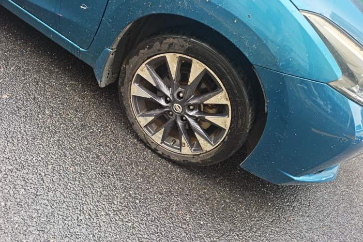 Used Nissan Lannia 2016 1.6L CVT Smart Cool Edition Right Front Wheel Hub
