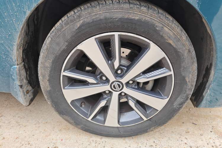 Used Nissan Lannia 2016 1.6L CVT Cool Edition Right Front Wheel Hub