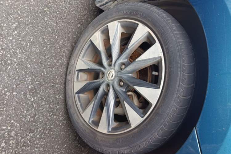 Used Nissan Lannia 2016 1.6L CVT Smart Cool Edition Right Front Wheel Hub