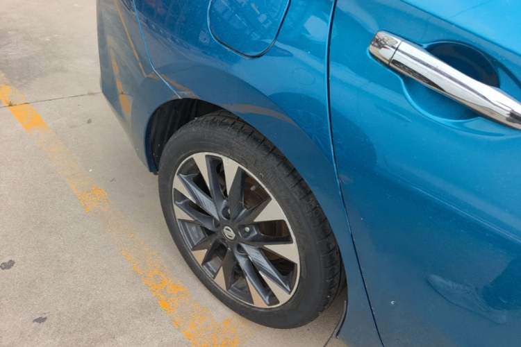 Used Nissan Lannia 2016 1.6L CVT Smart Cool Edition Right Rear Wheel Hub