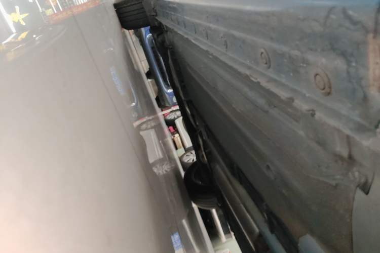 Used Nissan Lannia 2016 1.6L CVT Cool Edition Right Side Sill