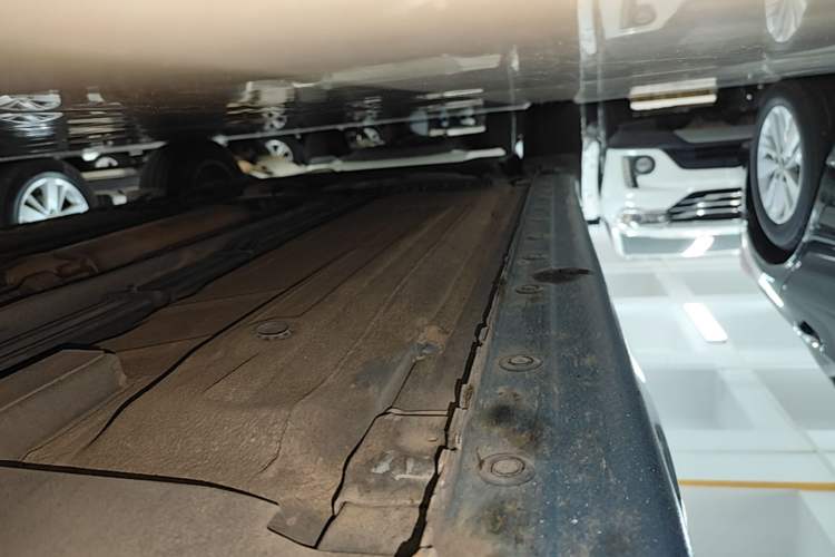 Used Nissan Lannia 2016 1.6L CVT Cool Edition Right Side Sill