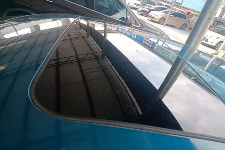 Used Nissan Lannia 2016 1.6L CVT Cool Edition Roof