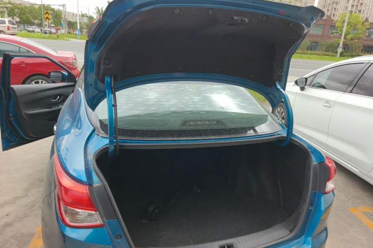 Used Nissan Lannia 2016 1.6L CVT Smart Cool Edition Trunk