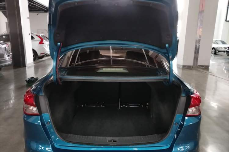 Used Nissan Lannia 2016 1.6L CVT Cool Edition Trunk