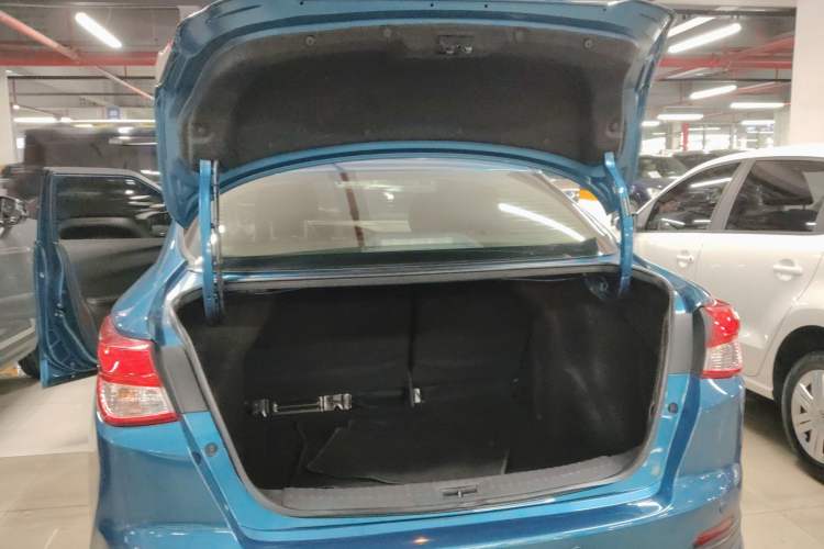 Used Nissan Lannia 2016 1.6L CVT Cool Edition Trunk