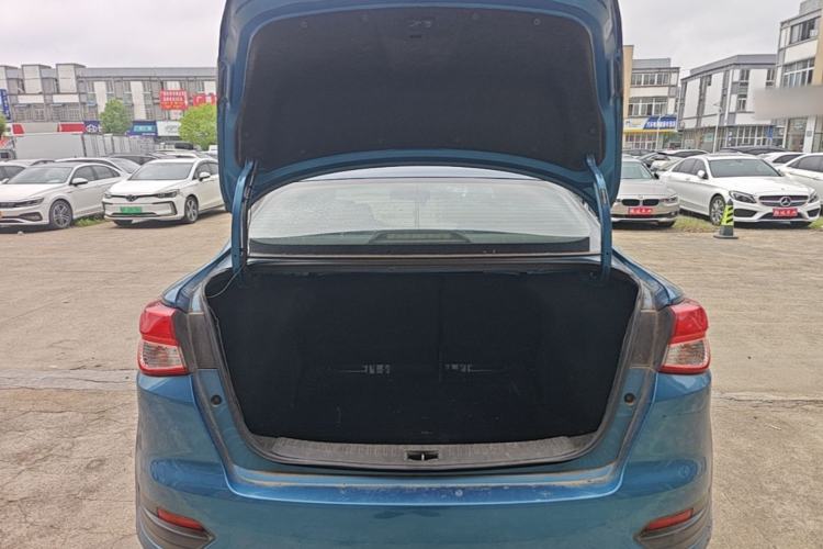 Used Nissan Lannia 2016 1.6L CVT Cool Edition Trunk