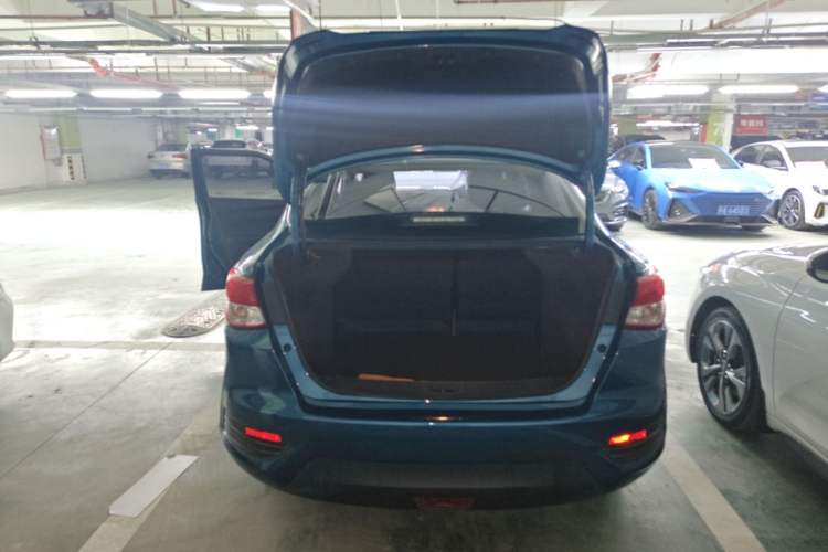 Used Nissan Lannia 2016 1.6L CVT Cool Edition Trunk
