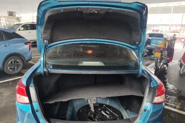 Used Nissan Lannia 2016 1.6L CVT Smart Cool Edition Trunk