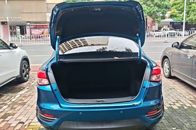 Used Nissan Lannia 2016 1.6L CVT Cool Edition Trunk
