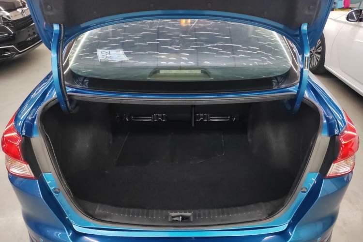 Used Nissan Lannia 2016 1.6L CVT Smart Cool Edition Trunk