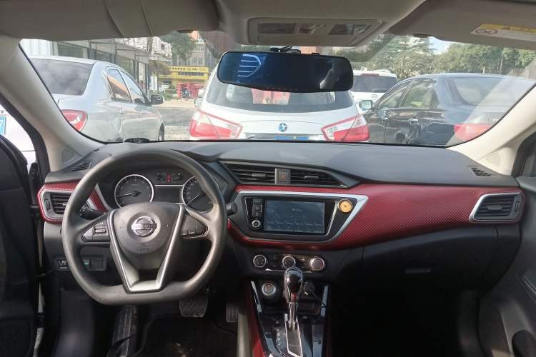 Used Nissan Lannia 2016 1.6L CVT Smart Cool Edition Center Console
