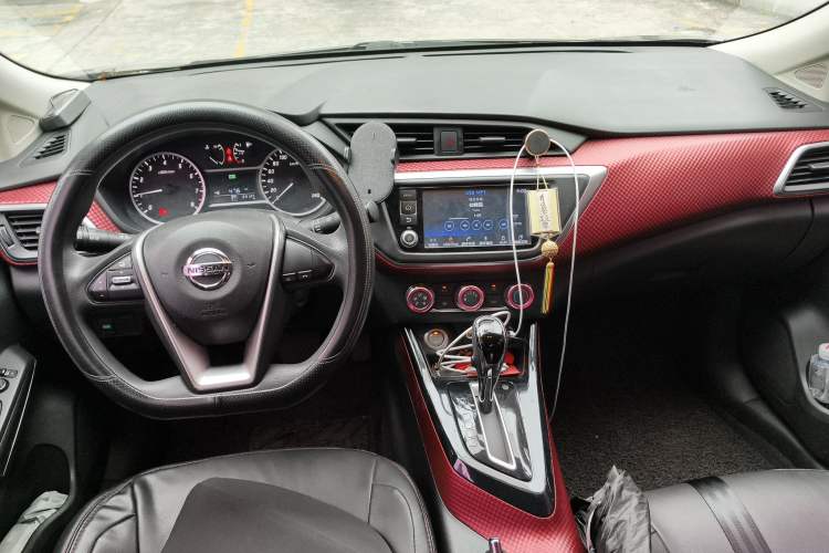 Used Nissan Lannia 2016 1.6L CVT Smart Cool Edition Center Console