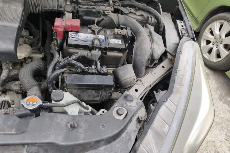 Used Nissan Lannia 2016 1.6L CVT Smart Cool Edition Engine Bay Left