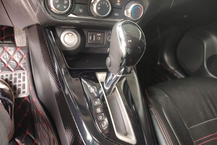 Used Nissan Lannia 2016 1.6L CVT Smart Cool Edition Gear Lever
