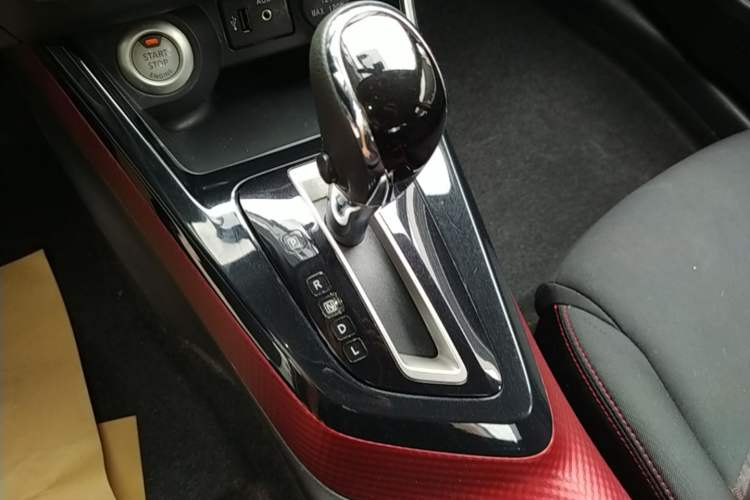 Used Nissan Lannia 2016 1.6L CVT Smart Cool Edition Gear Lever