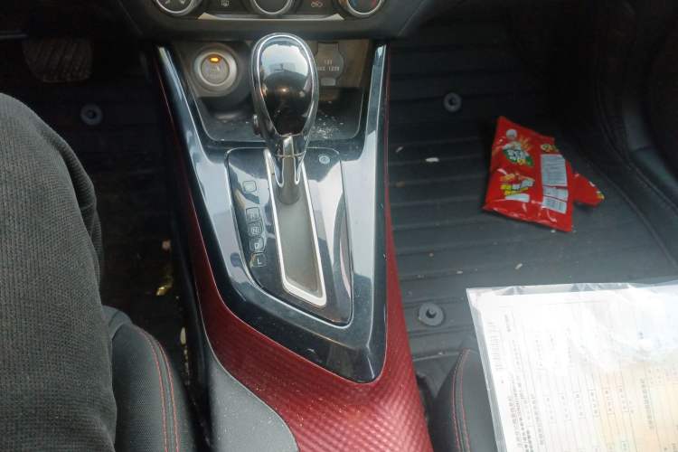 Used Nissan Lannia 2016 1.6L CVT Smart Cool Edition Gear Lever