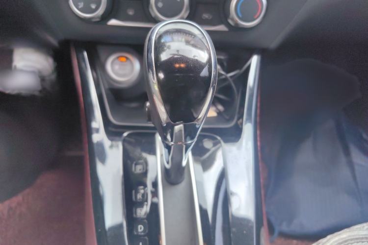 Used Nissan Lannia 2016 1.6L CVT Smart Cool Edition Gear Lever