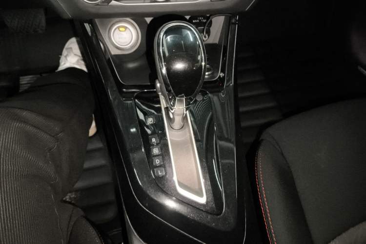 Used Nissan Lannia 2016 1.6L CVT Smart Cool Edition Gear Lever