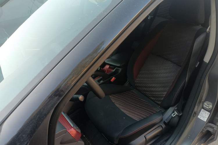 Used Nissan Lannia 2016 1.6L CVT Smart Cool Edition Left Front Seat