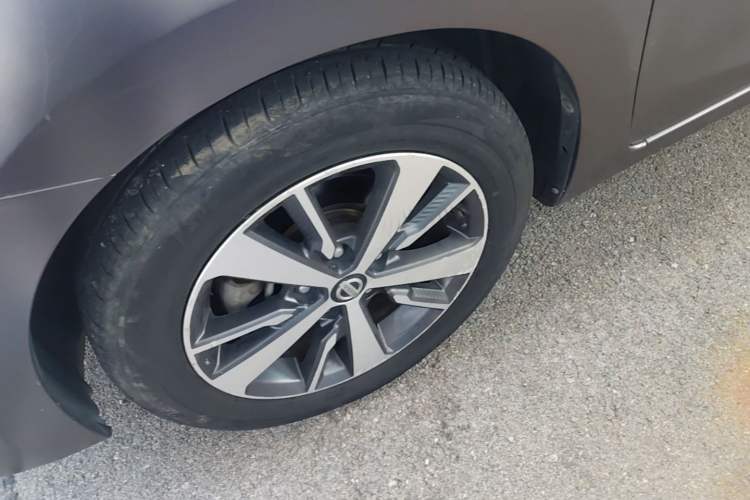 Used Nissan Lannia 2016 1.6L CVT Cool Edition Left Front Wheel Hub