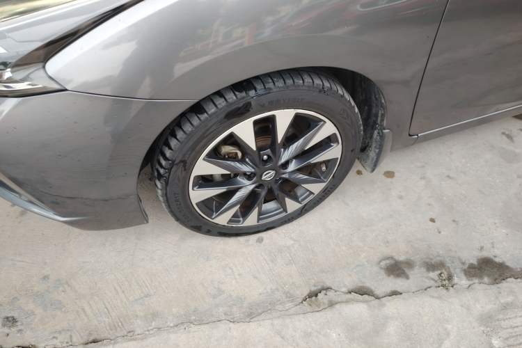 Used Nissan Lannia 2016 1.6L CVT Smart Cool Edition Left Front Wheel Hub