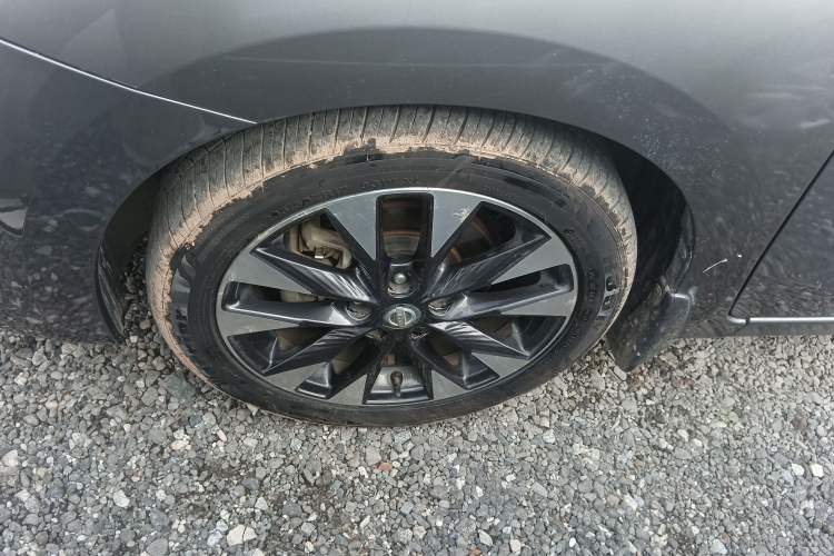 Used Nissan Lannia 2016 1.6L CVT Smart Cool Edition Left Front Wheel Hub