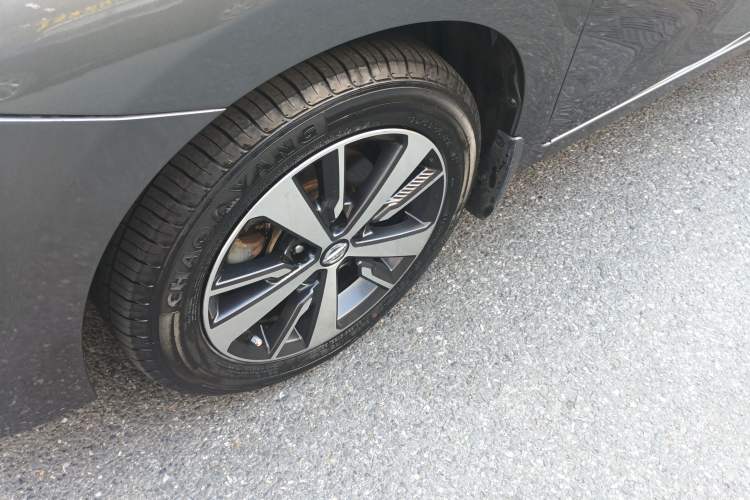 Used Nissan Lannia 2016 1.6L CVT Cool Edition Left Front Wheel Hub