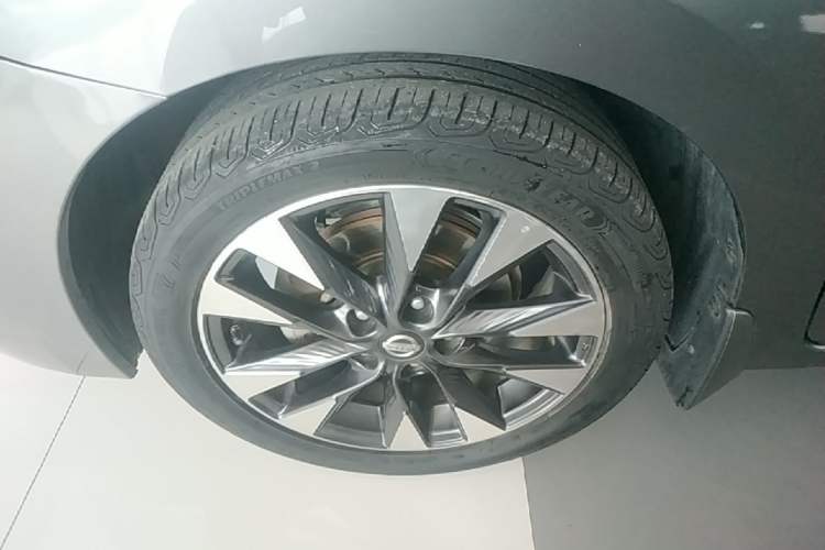 Used Nissan Lannia 2016 1.6L CVT Smart Cool Edition Left Front Wheel Hub