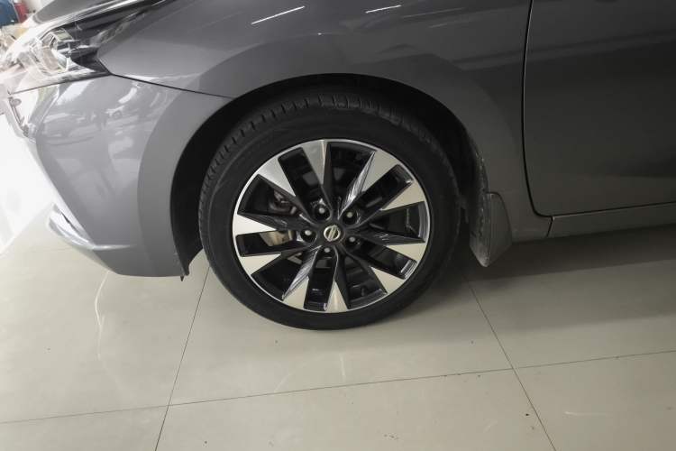 Used Nissan Lannia 2016 1.6L CVT Smart Cool Edition Left Front Wheel Hub