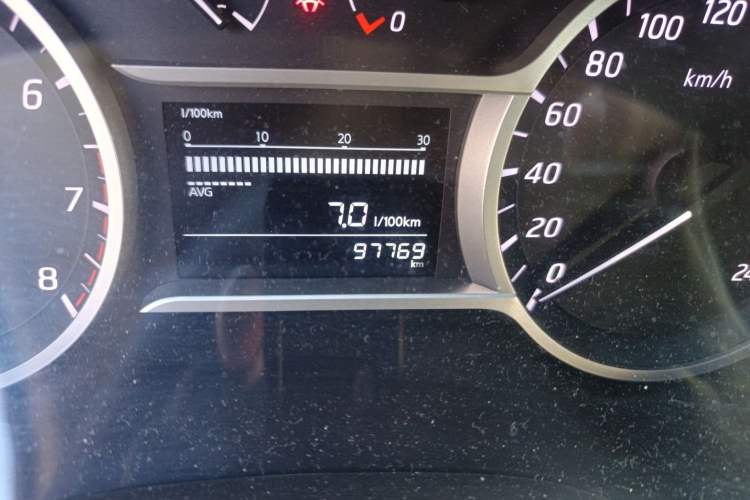 Used Nissan Lannia 2016 1.6L Manual Cool Edition Odometer Close Up