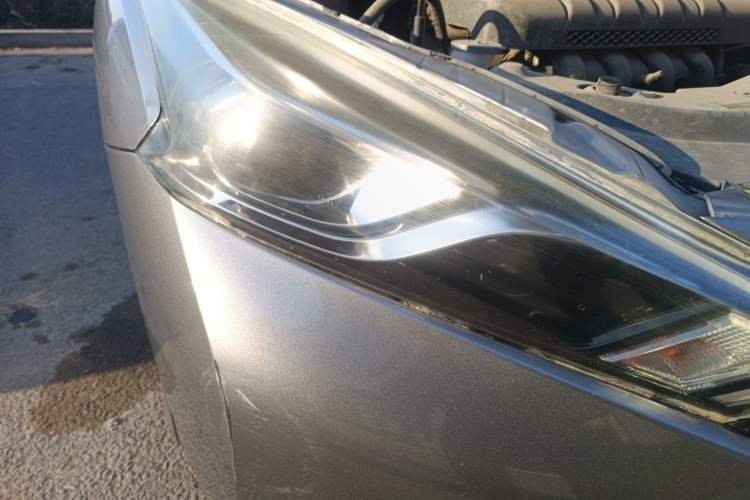 Used Nissan Lannia 2016 1.6L Manual Cool Edition Right Front Headlight
