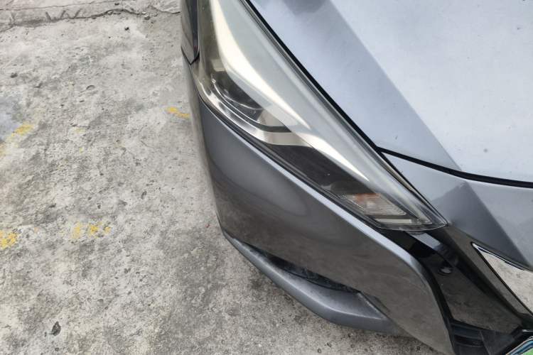 Used Nissan Lannia 2016 1.6L CVT Smart Cool Edition Right Front Headlight