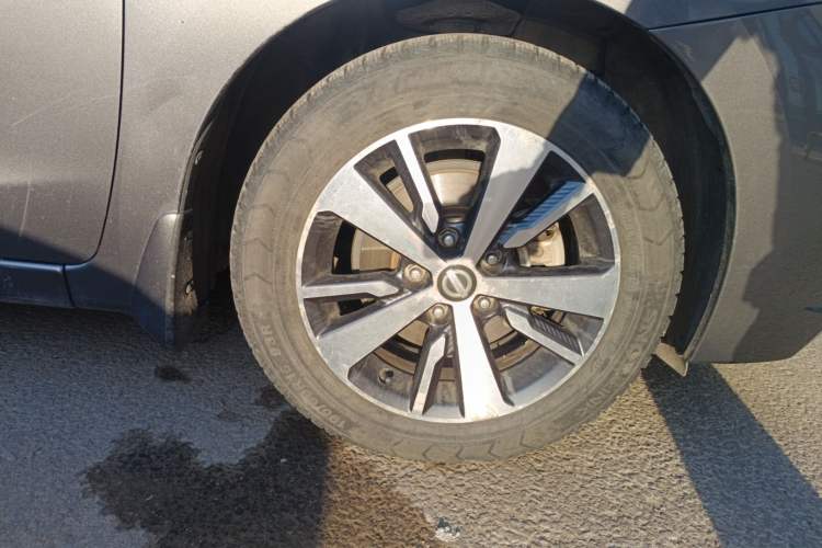 Used Nissan Lannia 2016 1.6L Manual Cool Edition Right Front Wheel Hub
