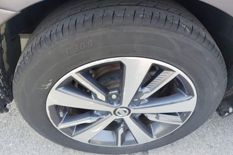 Used Nissan Lannia 2016 1.6L CVT Cool Edition Right Rear Wheel Hub
