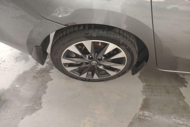 Used Nissan Lannia 2016 1.6L CVT Smart Cool Edition Right Rear Wheel Hub