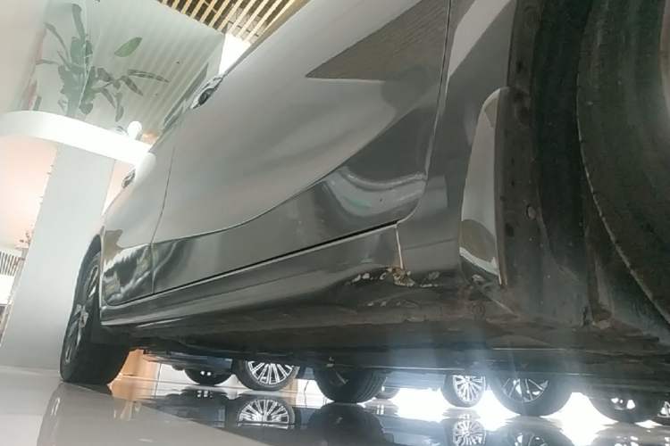 Used Nissan Lannia 2016 1.6L CVT Smart Cool Edition Right Side Sill