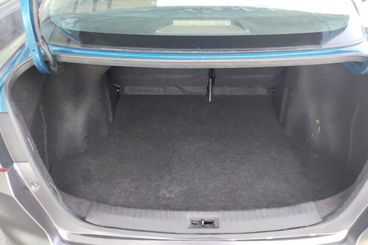 Used Nissan Lannia 2016 1.6L CVT Cool Edition Trunk