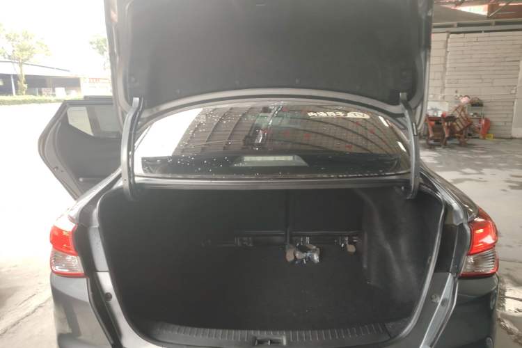 Used Nissan Lannia 2016 1.6L CVT Smart Cool Edition Trunk