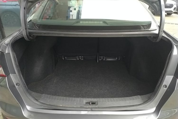 Used Nissan Lannia 2016 1.6L CVT Smart Cool Edition Trunk