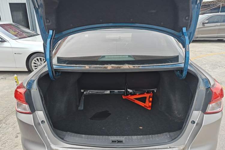 Used Nissan Lannia 2016 1.6L CVT Smart Cool Edition Trunk