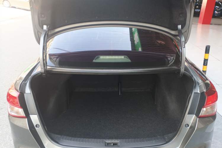 Used Nissan Lannia 2016 1.6L CVT Cool Edition Trunk