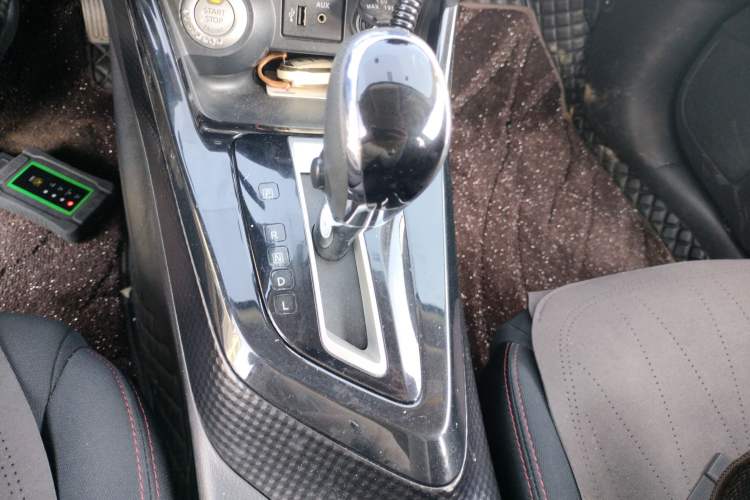 Used Nissan Lannia 2016 1.6L CVT Smart Cool Edition Gear Lever