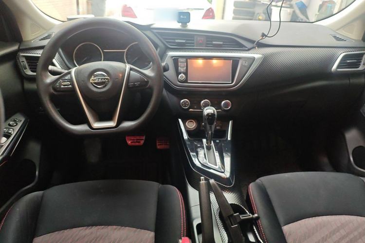 Used Nissan Lannia 2016 1.6L CVT Smart Edition Center Console