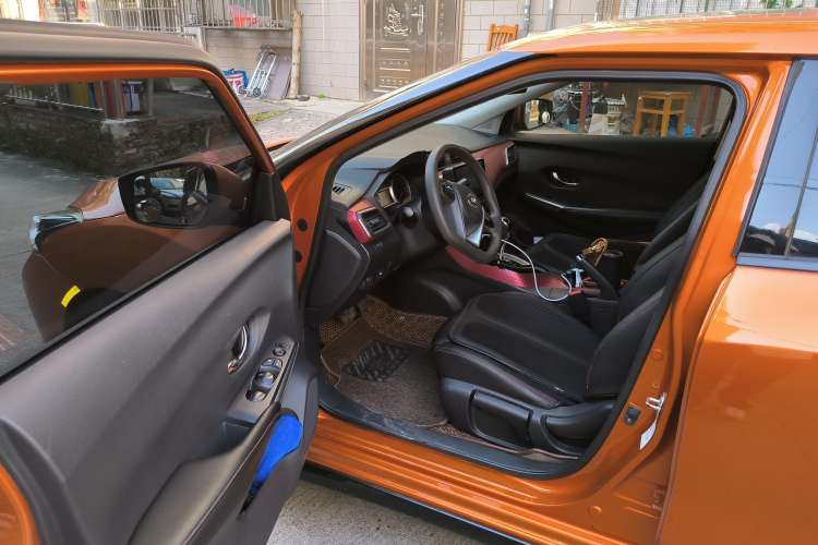 Used Nissan Lannia 2016 1.6L CVT Cool Edition Driver Seat