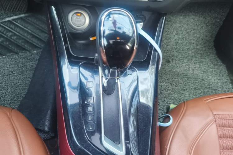 Used Nissan Lannia 2016 1.6L CVT Smart Cool Edition Gear Lever