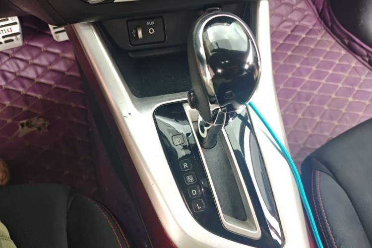 Used Nissan Lannia 2016 1.6L CVT Cool Edition Gear Lever