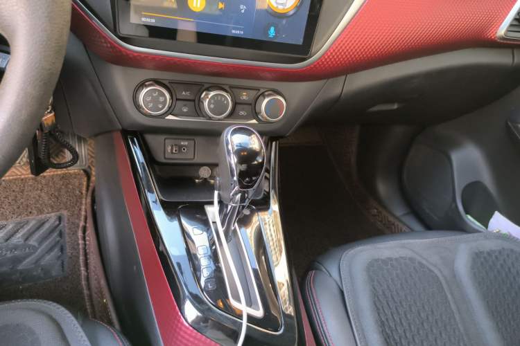 Used Nissan Lannia 2016 1.6L CVT Cool Edition Gear Lever