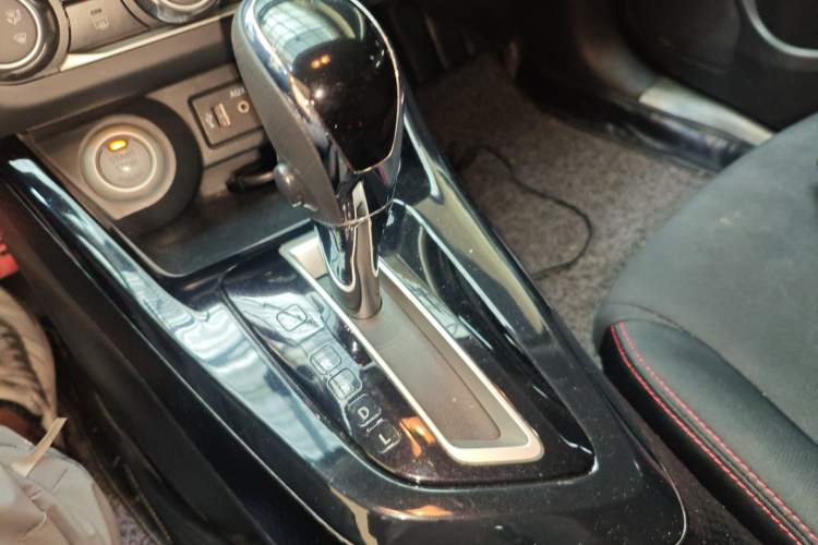 Used Nissan Lannia 2016 1.6L CVT Smart Edition Gear Lever