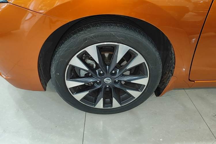 Used Nissan Lannia 2016 1.6L CVT Smart Cool Edition Left Front Wheel Hub